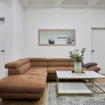 Spacious Luxury Apartment In The City Centre