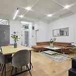 Spacious Luxury Apartment In The City Centre